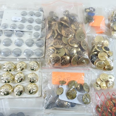 Lot 35 - A collection of military buttons