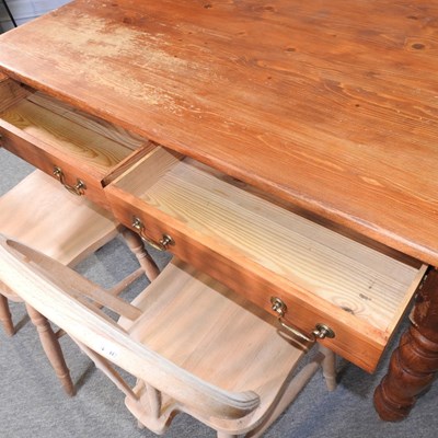 Lot 414 - A pine kitchen table