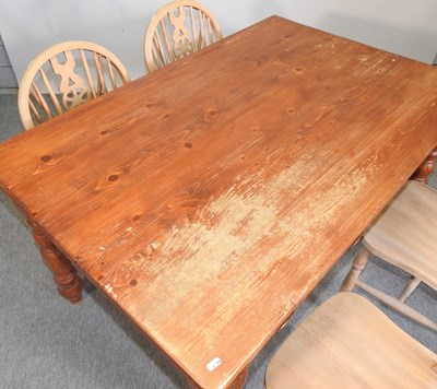 Lot 414 - A pine kitchen table