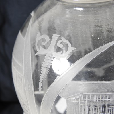 Lot 104 - A clear glass oil lamp shade