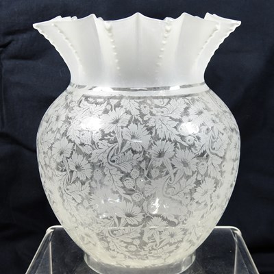 Lot 45 - A clear glass oil lamp shade