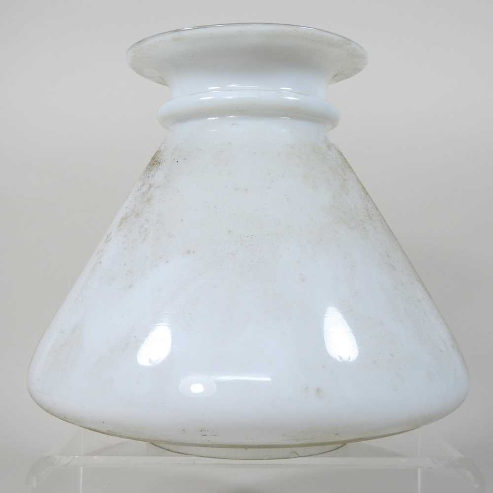 Lot 121 - An opaque glass oil lamp shade