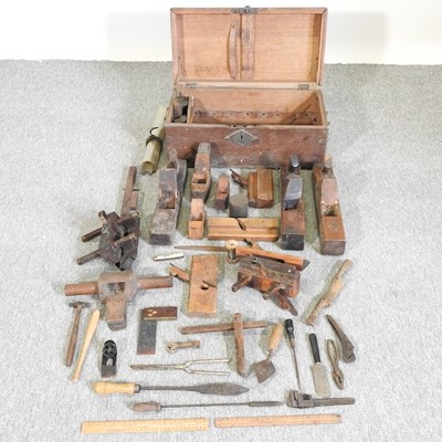 Lot 334 - An early 20th century tool chest