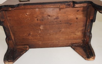 Lot 116 - A George III mahogany bachelor's chest