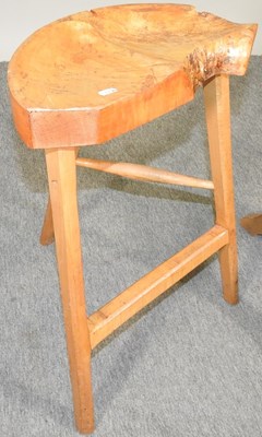 Lot 386 - An oak lectern