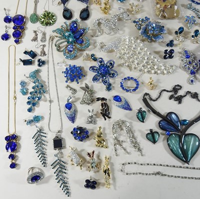 Lot 121 - A collection of costume jewellery
