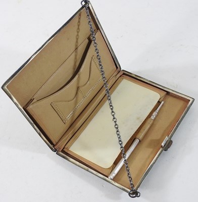 Lot 97 - An early 20th century silver purse