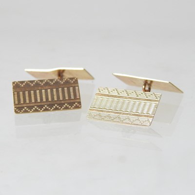 Lot 56 - A pair of 9 carat gold cufflinks