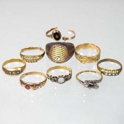 Lot 65 - A collection of rings