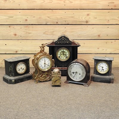 Lot 188 - An early 20th century continental brass cased mantel clock
