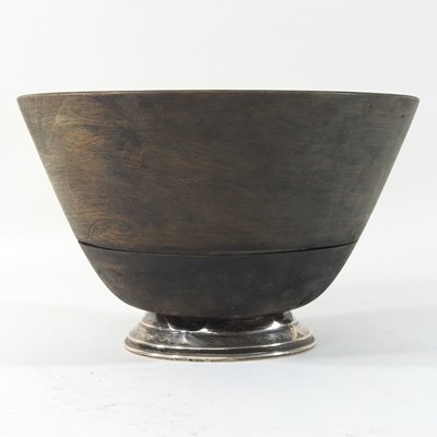 Lot 171 - A 19th century treen maser bowl