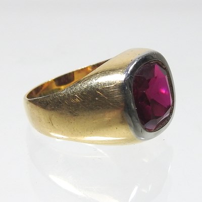 Lot 73 - An 18 carat gold ring