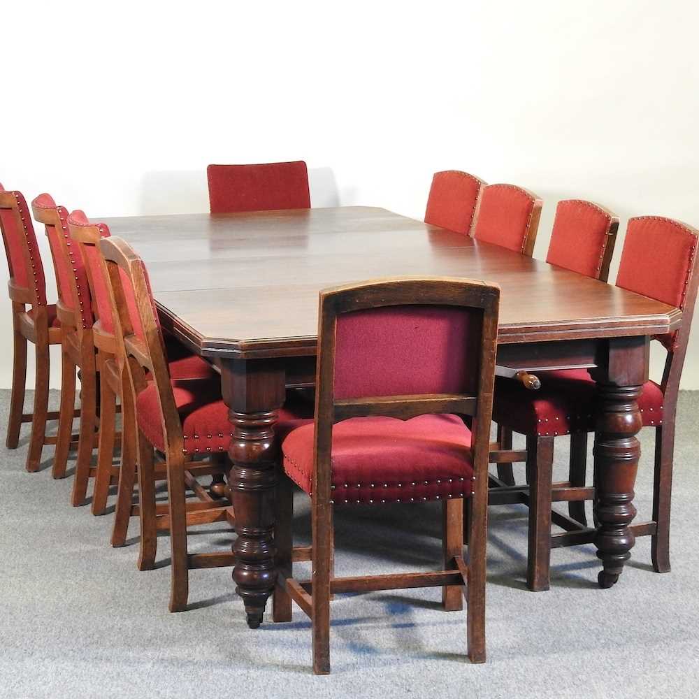 Lot 442 - A Victorian mahogany extending dining table