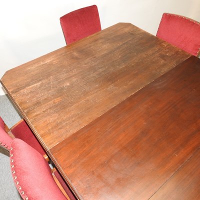 Lot 442 - A Victorian mahogany extending dining table