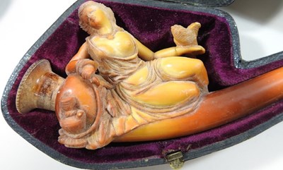 Lot 72 - A carved meerschaum pipe