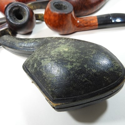 Lot 72 - A carved meerschaum pipe