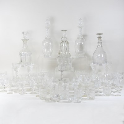 Lot 252 - A collection of glassware