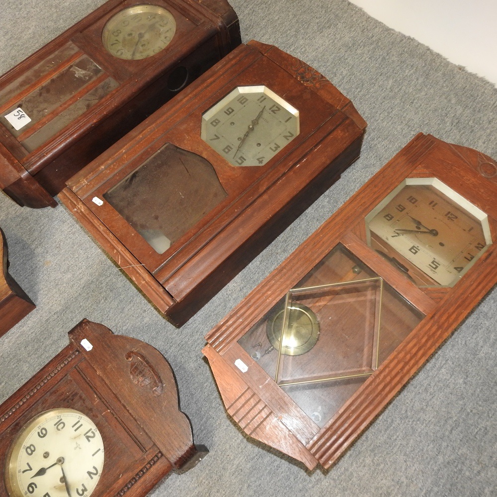 Used Clock Lot 380 - A collection of wall clocks