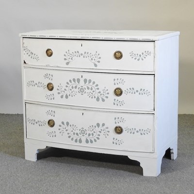 Lot 376 - A painted chest of drawers