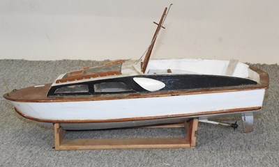 Lot 313 - A remote control model boat