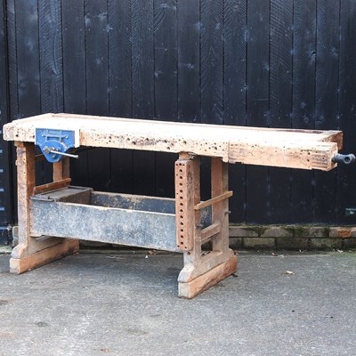 Lot 442 - A workshop woodwork bench