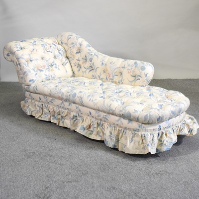 Lot 660 - A Victorian chaise longue