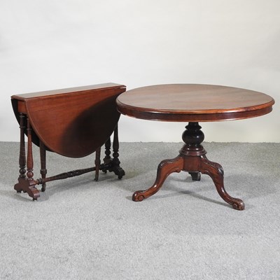 Lot 704 - A Victorian mahogany breakfast table