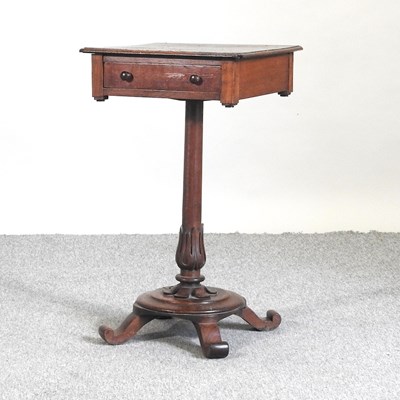 Lot 486 - A Victorian oak side table