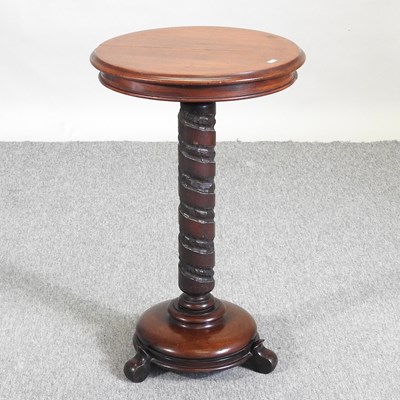 Lot 582 - A Victorian mahogany occasional table