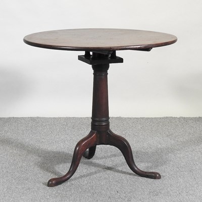 Lot 635 - A 19th century mahogany occasional table