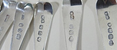 Lot 87 - A collection of six silver teaspoons
