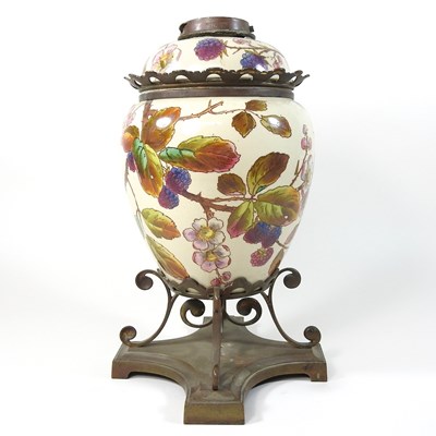 Lot 196 - A 19th century oil lamp