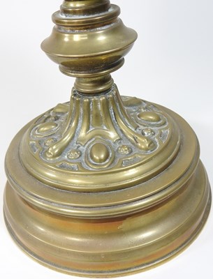 Lot 55 - An early 20th century oil lamp