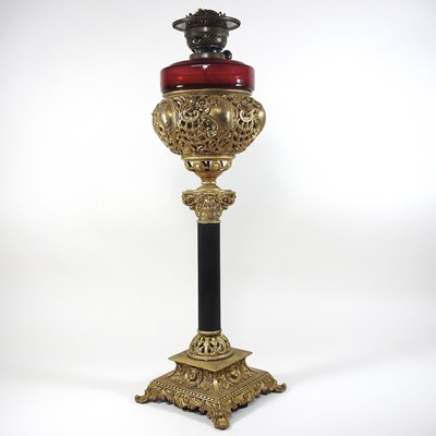 Lot 287 - An ornate 19th century oil lamp