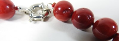 Lot 34 - A red bead necklace