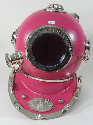 Lot 909 - A reproduction diver's helmet