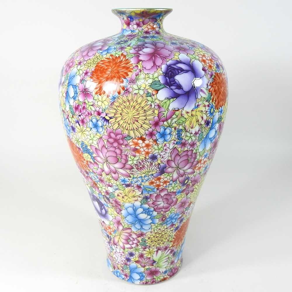 Lot 671 - A Chinese porcelain vase