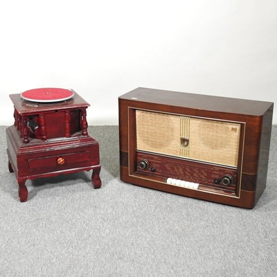 Lot 423 - A Philips vintage radio