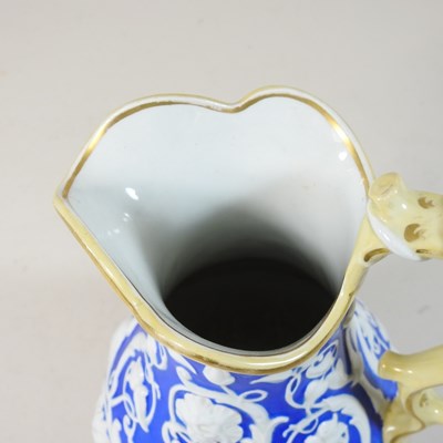 Lot 136 - A Meissen porcelain blue and white sucrier and cover