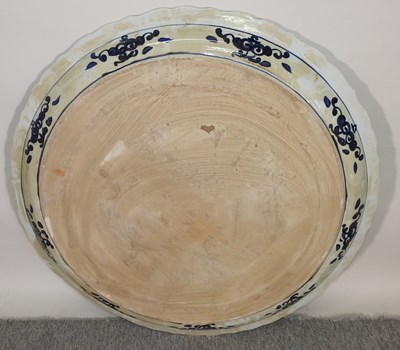 Lot 595 - A very large Chinese charger