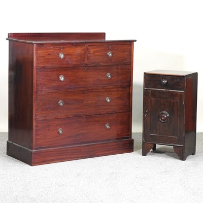 Lot 608 - An Edwardian mahogany chest