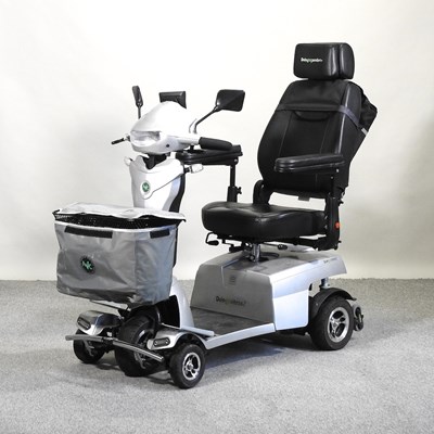 Lot 410 - A Quingo mobility scooter