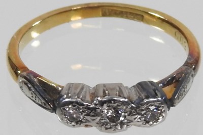 Lot 12 - An 18 carat gold ring