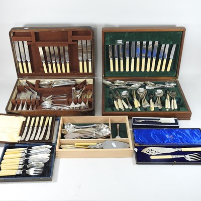 Lot 142 - A collection of cutlery