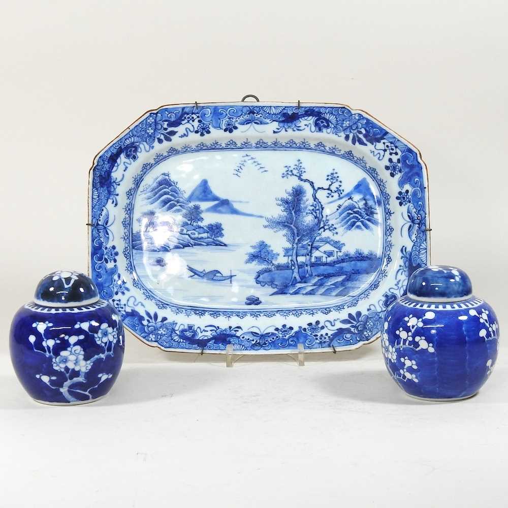 Lot 285 - An 18th century Chinese porcelain plate