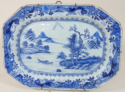 Lot 285 - An 18th century Chinese porcelain plate