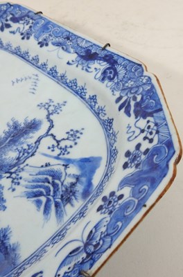 Lot 285 - An 18th century Chinese porcelain plate