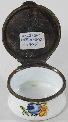 Lot 84 - An 18th century Staffordshire patch box