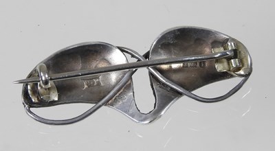 Lot 96 - An Art Nouveau silver brooch