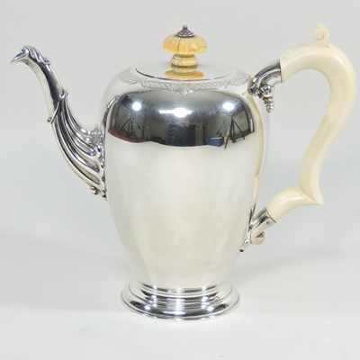 Lot 1 - A Garrards silver coffee pot